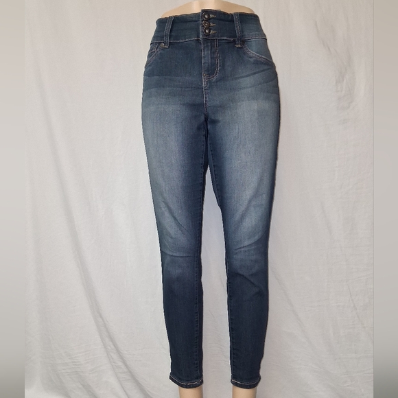 Torrid Denim Women's High Rise Legging Denim Pant Dark Blue Jeans Size 12.S - Picture 3 of 16